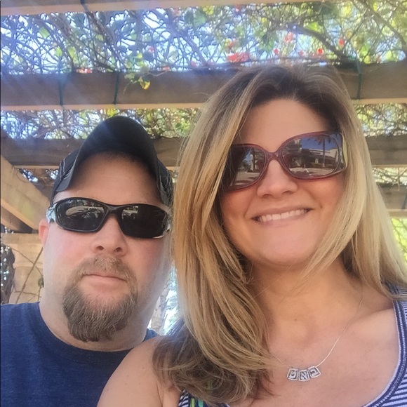 Meet your Posher, Beth - Picture 1 of 1